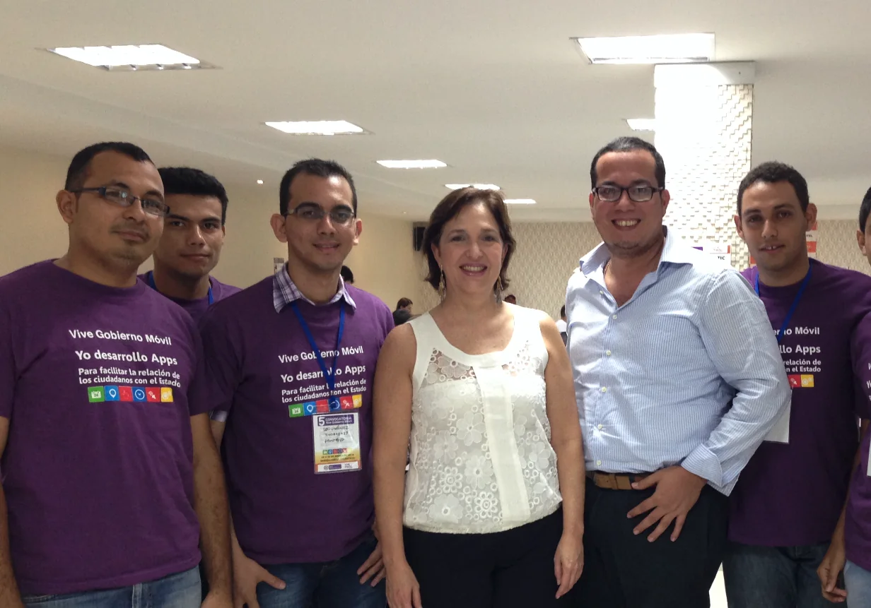 El equipo de GREENER con la representante del Ministerio, al cierre de Vive Gobierno Móvil 2014